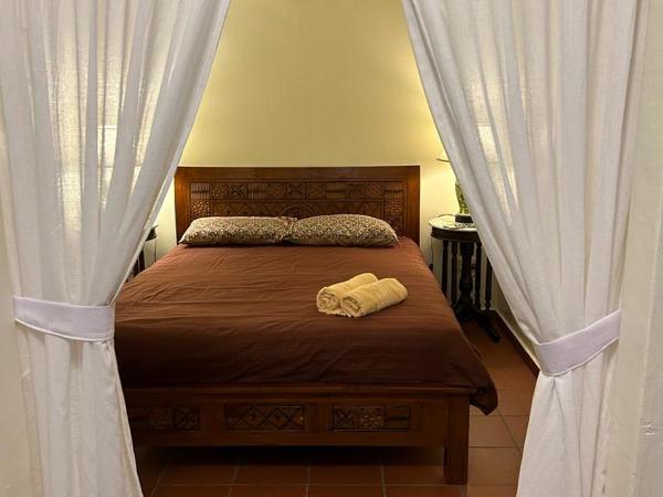 Casugria Dutch Residence 1810 : photo 7 de la chambre chambre lit queen-size - vue sur piscine