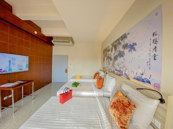 Sino House Phuket Hotel - SHA Plus : photo 6 de la chambre chambre triple