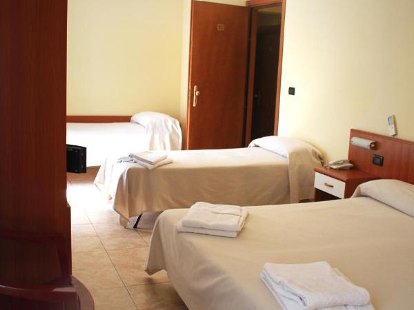 Hotel Mary : photo 1 de la chambre chambre quadruple