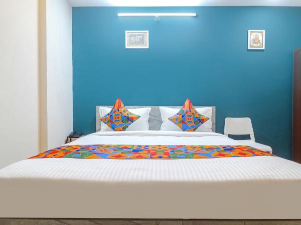 FabHotel Broholic Suites I : photo 3 de la chambre chambre deluxe