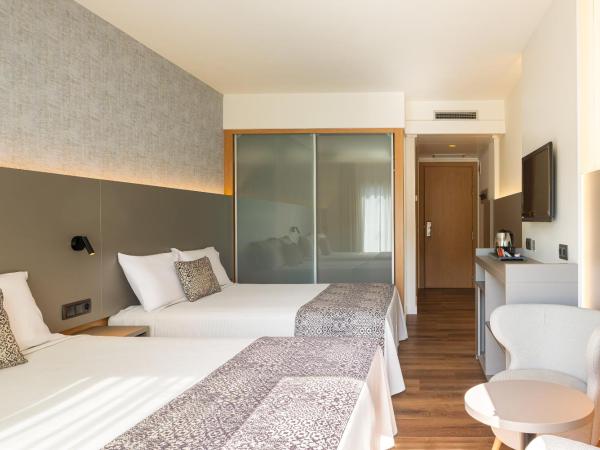 Golden Bahía de Tossa & Spa 4* Sup. : photo 2 de la chambre chambre double - vue sur piscine