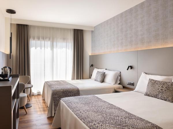 Golden Bahía de Tossa & Spa 4* Sup. : photo 1 de la chambre chambre quadruple (2 adultes + 2 enfants)