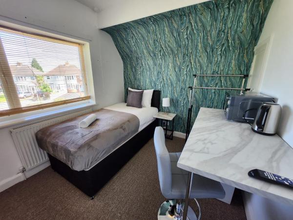 Solihull Shared House : photo 1 de la chambre chambre simple avec salle de bains commune