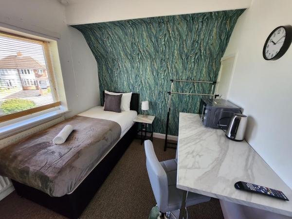 Solihull Shared House : photo 4 de la chambre chambre simple avec salle de bains commune