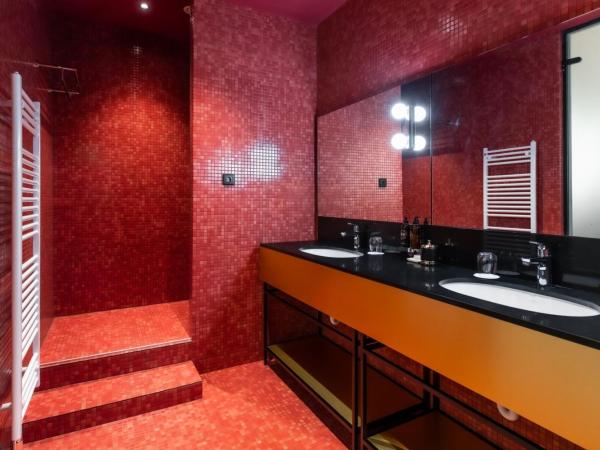 Stories Boutique Hotel : photo 7 de la chambre suite lit king-size avec baignoire spa