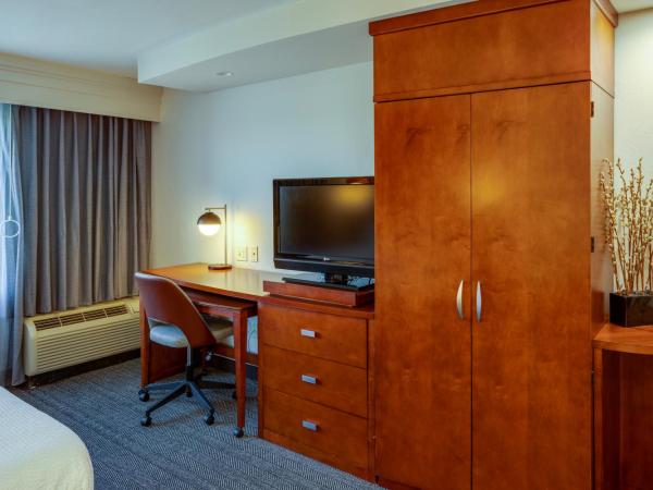 Courtyard by Marriott Oklahoma City North/Quail Springs : photo 4 de la chambre chambre lit king-size avec canapé-lit