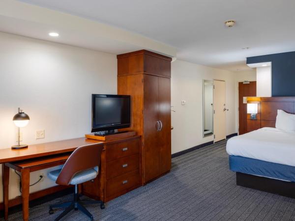 Courtyard by Marriott Oklahoma City North/Quail Springs : photo 8 de la chambre chambre lit king-size avec canapé-lit