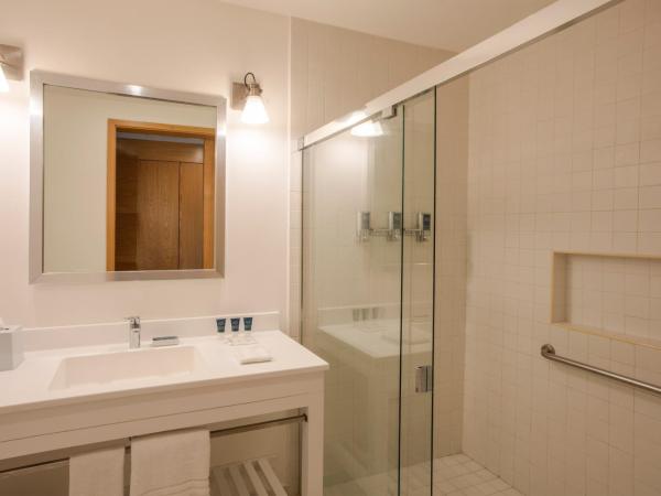 Four Points by Sheraton Cancun Centro : photo 1 de la chambre chambre traditionnelle 2 lits queen-size - vue sur ville