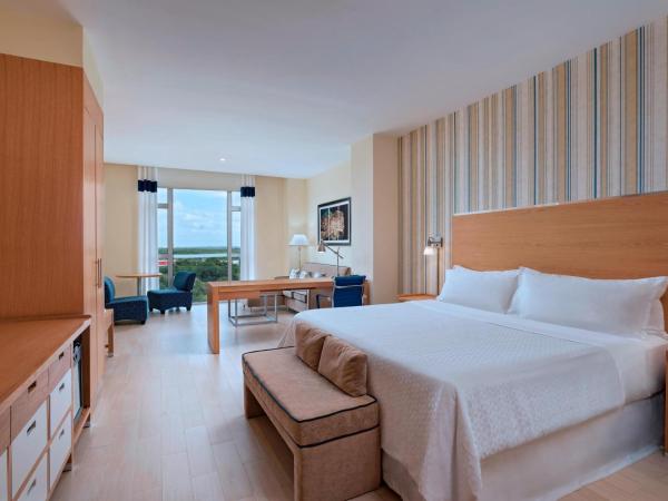 Four Points by Sheraton Cancun Centro : photo 2 de la chambre suite junior 1 chambre lit king-size - vue sur ville