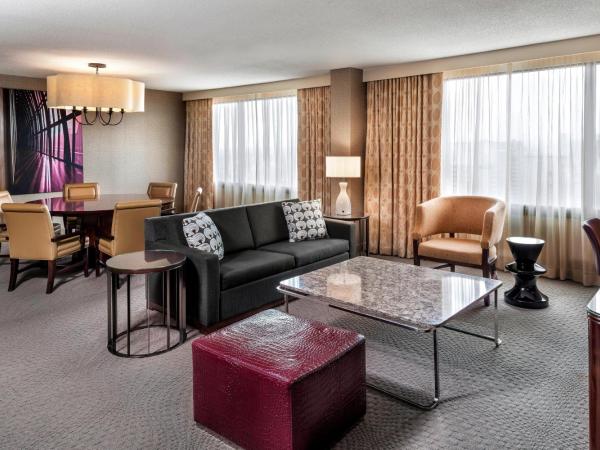 Sheraton Centre Toronto Hotel : photo 4 de la chambre suite premium avec salon et canapé-lit uniquement