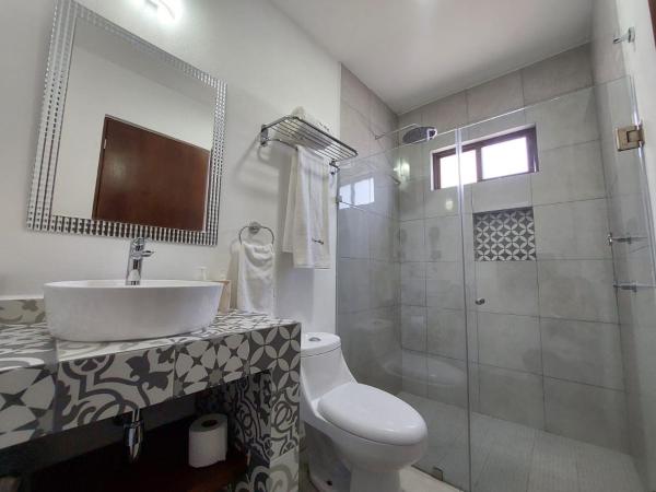 Casa Allende Morelia : photo 5 de la chambre chambre lit king-size deluxe