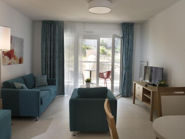 Domitys Le Ruban d'Azur : photo 3 de la chambre chambre familiale avec balcon
