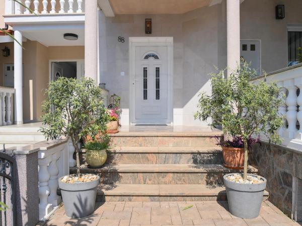 Apartments Basic : photo 2 de la chambre chambre lits jumeaux avec balcon