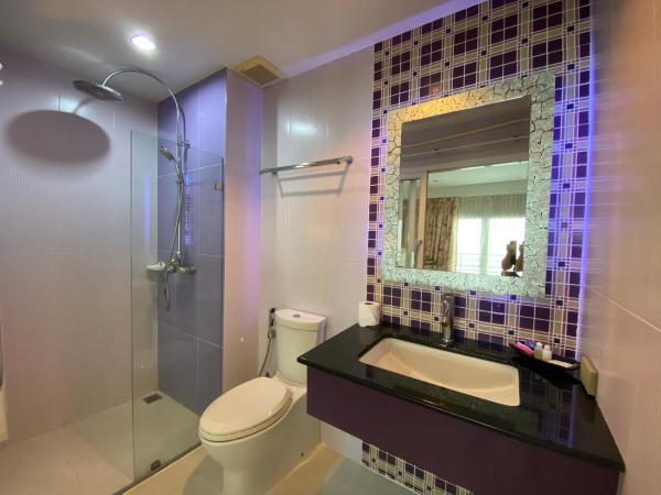 Access Inn Pattaya : photo 5 de la chambre suite