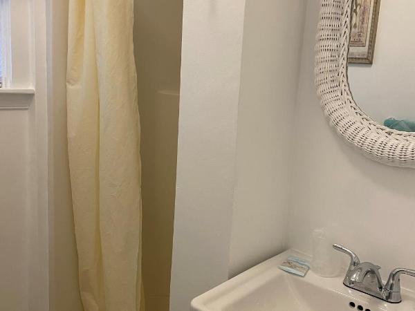 Angie's Guest Cottage : photo 5 de la chambre studio lit queen-size