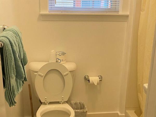 Angie's Guest Cottage : photo 6 de la chambre studio lit queen-size