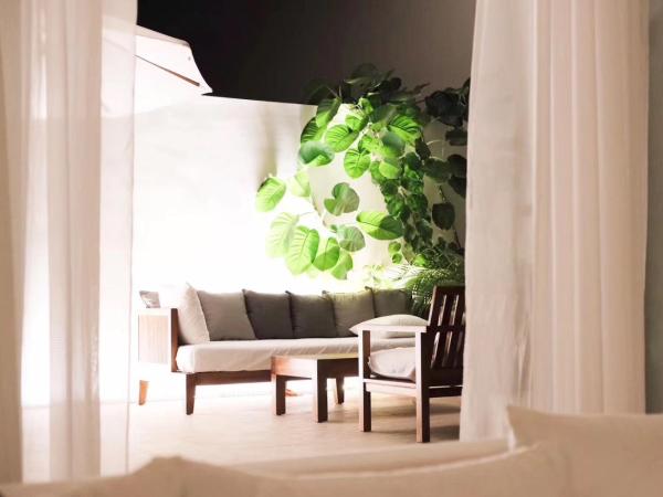 The Sanya EDITION : photo 1 de la chambre suite avec terrasse