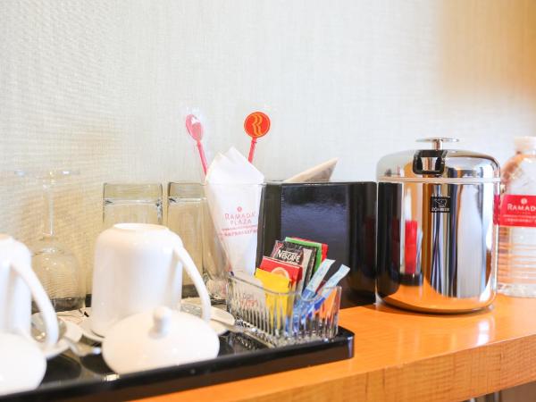 Ramada Plaza Shanghai Pudong Airport - A journey starts at the PVG Airport : photo 4 de la chambre chambre lit king-size avec accès pour personnes à mobilité réduite - non-fumeurs