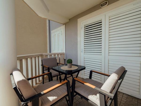 Guesthouse Villa Diana : photo 9 de la chambre chambre triple avec balcon