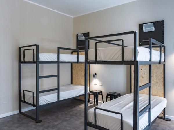 Piccolo Catalunya Hostel : photo 8 de la chambre lit dans dortoir mixte de 6 lits