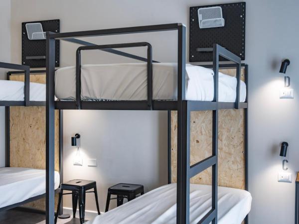 Piccolo Catalunya Hostel : photo 10 de la chambre lit dans dortoir mixte de 6 lits