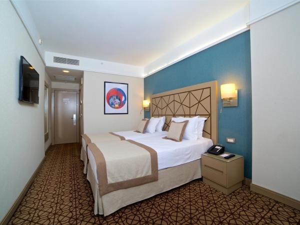 Ramada By Wyndham İstanbul Taksim : photo 1 de la chambre chambre lits jumeaux standard