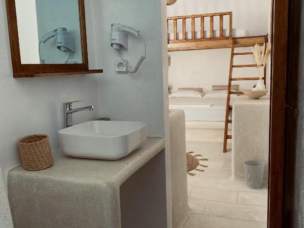 BLUE IN NAXOS : photo 3 de la chambre studio avec terrasse