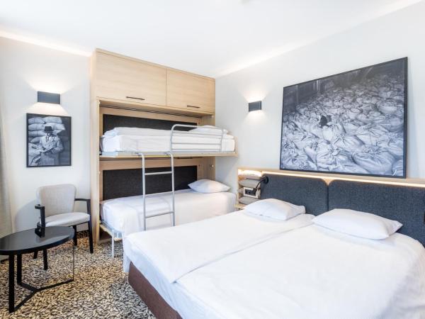 Qubus Hotel Gdańsk : photo 7 de la chambre chambre familiale