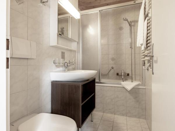 Pension Arosa - Self Check-In : photo 4 de la chambre chambre double Économique