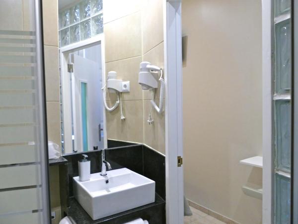 Guest House Sao Filipe : photo 2 de la chambre chambre double