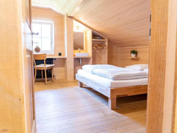 Naturfreunde Hostel Grindelwald : photo 1 de la chambre chambre supérieure lit queen-size