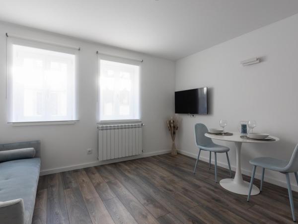 Dona Emília Guest House & Studio Apartment Building : photo 4 de la chambre appartement - vue sur jardin