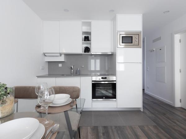 Dona Emília Guest House & Studio Apartment Building : photo 2 de la chambre appartement 2 chambres