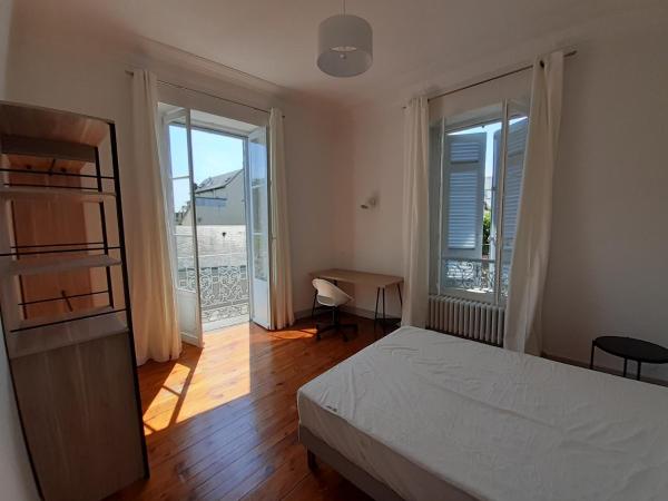 La Maison NP : photo 2 de la chambre chambre double avec salle de bains commune