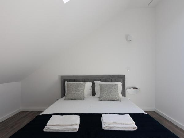 Dona Emília Guest House & Studio Apartment Building : photo 9 de la chambre appartement avec balcon