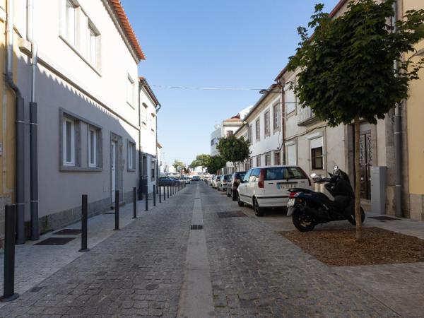 Dona Emília Guest House & Studio Apartment Building : photo 4 de la chambre chambre simple avec salle de bains