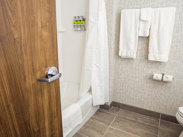 Holiday Inn Express & Suites - Halifax - Dartmouth : photo 4 de la chambre chambre standard avec 2 lits queen-size
