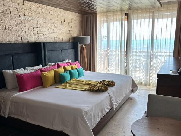 Hotel Beló Isla Mujeres - All Inclusive : photo 3 de la chambre luxury junior suite extra large king bed ocean view with balcony