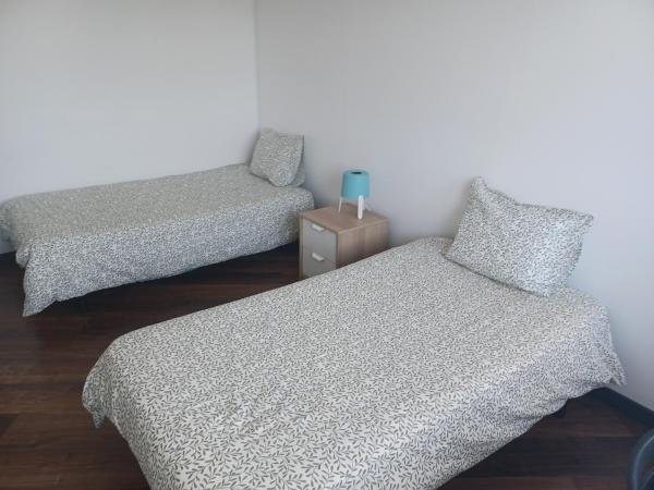 Oporto Sea Rooms : photo 2 de la chambre chambre lits jumeaux avec salle de bains commune