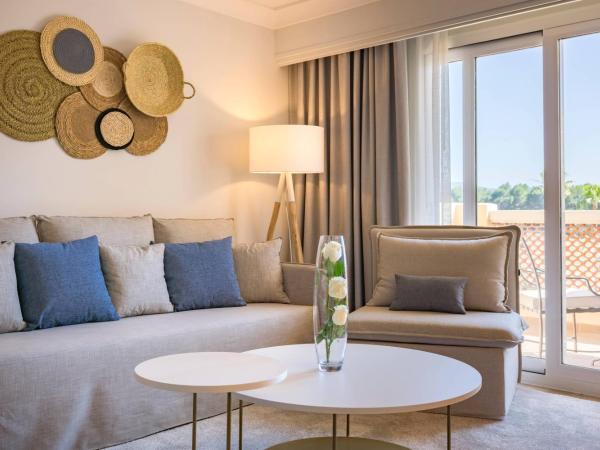 Denia Marriott La Sella Golf Resort & Spa : photo 1 de la chambre king suite with sofa bed, balcony and resort view