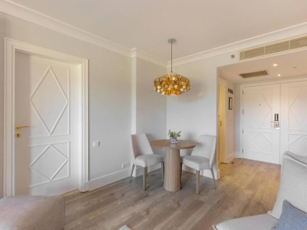 Denia Marriott La Sella Golf Resort & Spa : photo 1 de la chambre standard king suite with sofa bed, balcony and inland view