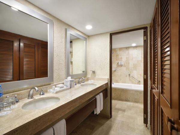 Wyndham Grand Cancun All Inclusive Resort & Villas : photo 3 de la chambre villa 3 chambres avec 2 lits king-size, 2 lits doubles et balcon - non-fumeurs