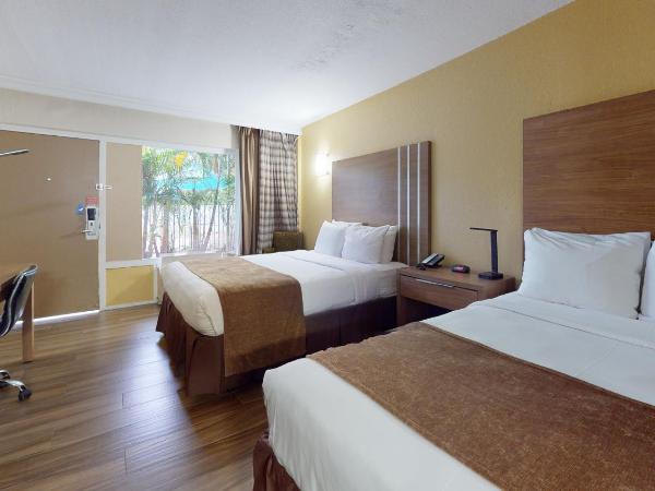 Rodeway Inn & Suites Fort Lauderdale Airport & Cruise Port : photo 2 de la chambre chambre avec 2 lits queen-size - non-fumeurs