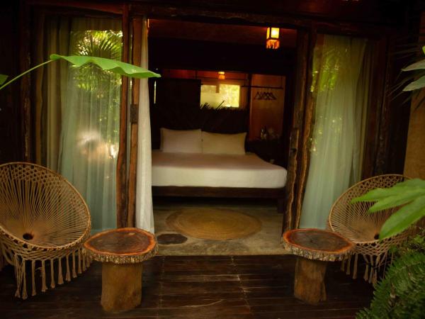 Enigmatic Beach Hotel : photo 4 de la chambre chambre double deluxe avec baignoire