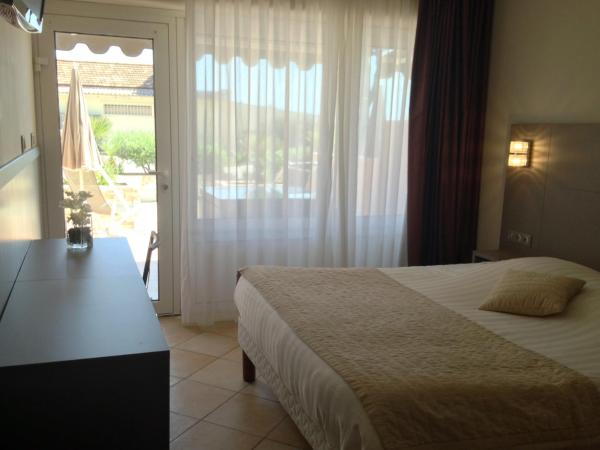 Hotel de la Plage : photo 1 de la chambre chambre triple avec accès à la plage