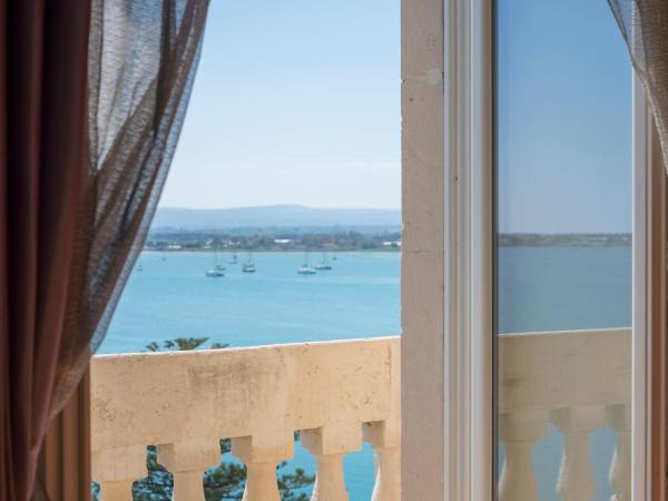 Grand Hotel Des Etrangers : photo 5 de la chambre chambre double deluxe - vue sur mer