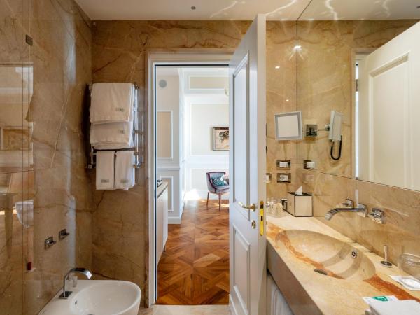 Grand Hotel Des Etrangers : photo 8 de la chambre suite - vue sur mer