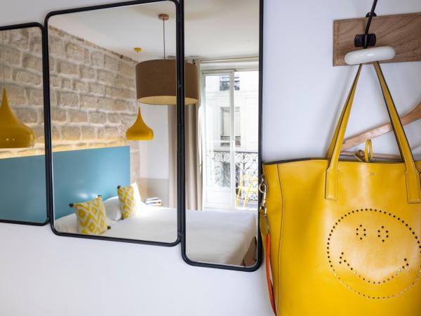 Le Regent Montmartre by Hiphophostels : photo 3 de la chambre chambre double supérieure avec balcon