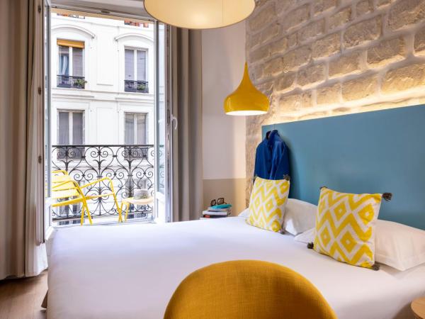 Le Regent Montmartre by Hiphophostels : photo 1 de la chambre chambre double supérieure avec balcon