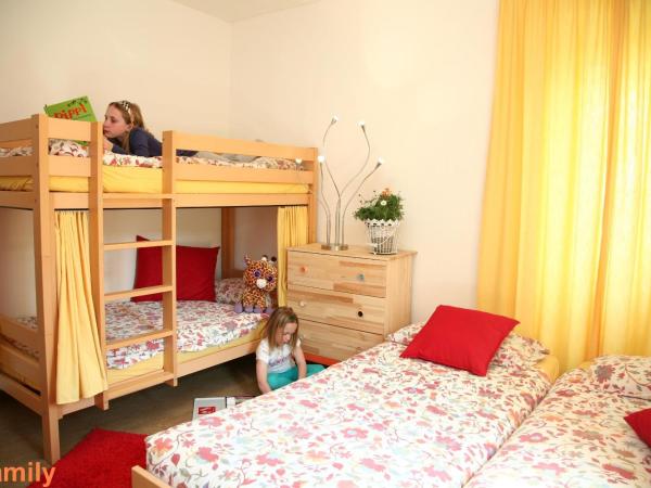 Lugano Savosa Youth Hostel : photo 3 de la chambre chambre quadruple confort